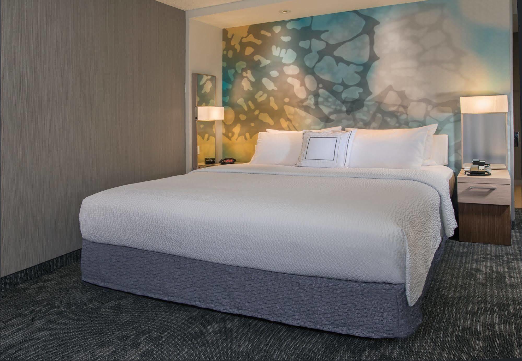 Courtyard By Marriott Appleton Riverfront Exterior foto